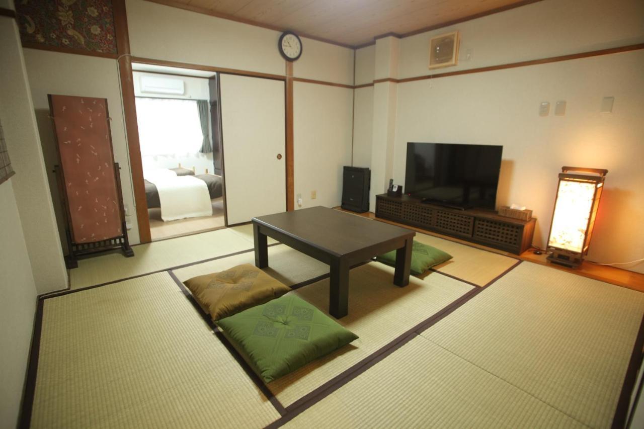 Guest House Futaba โอซาก้า ภายนอก รูปภาพ