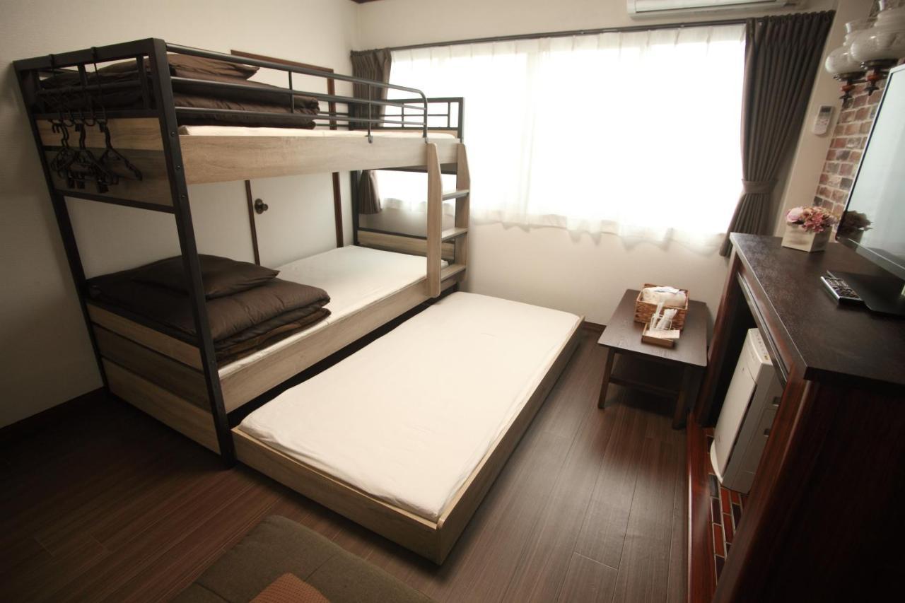 Guest House Futaba โอซาก้า ภายนอก รูปภาพ