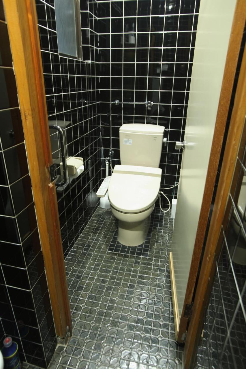 Guest House Futaba โอซาก้า ภายนอก รูปภาพ
